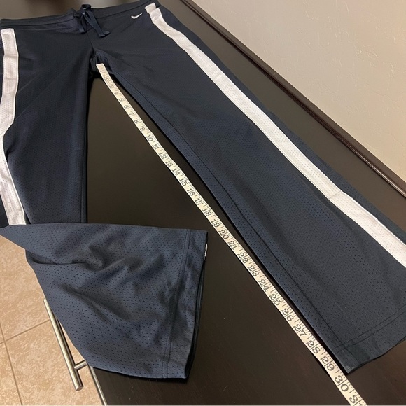 Nike perforated lined athletic pants, straight leg with snaps at bottom,size S - Picture 12 of 16